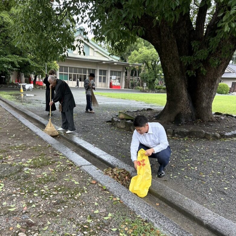 7月 福岡縣護国神社清掃活動を実施しました